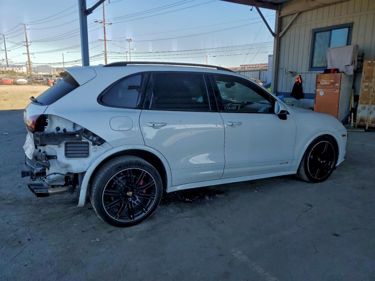 2016 PORSCHE CAYENNE GTS photo 3