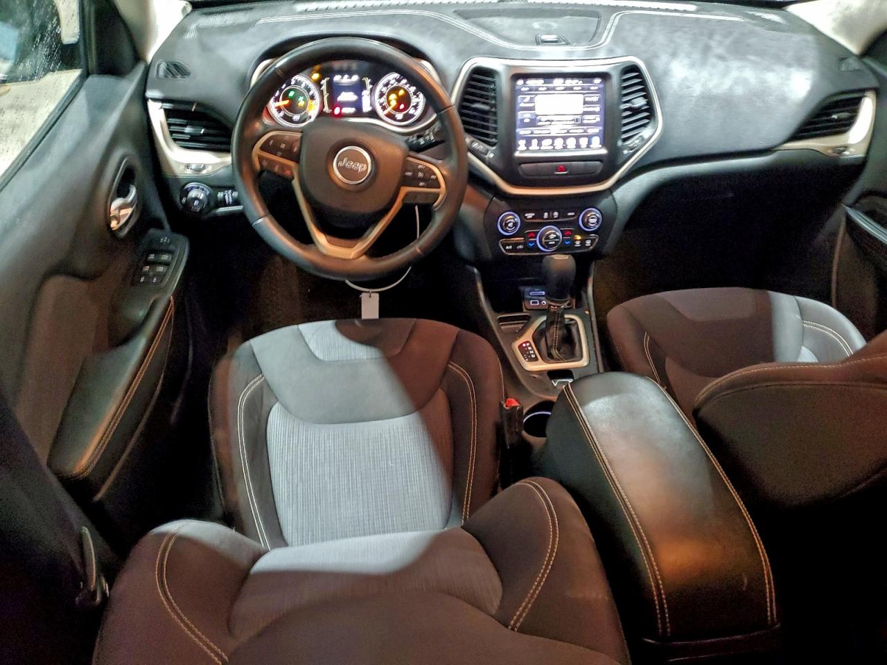 2015 JEEP CHEROKEE LATITUDE photo 8