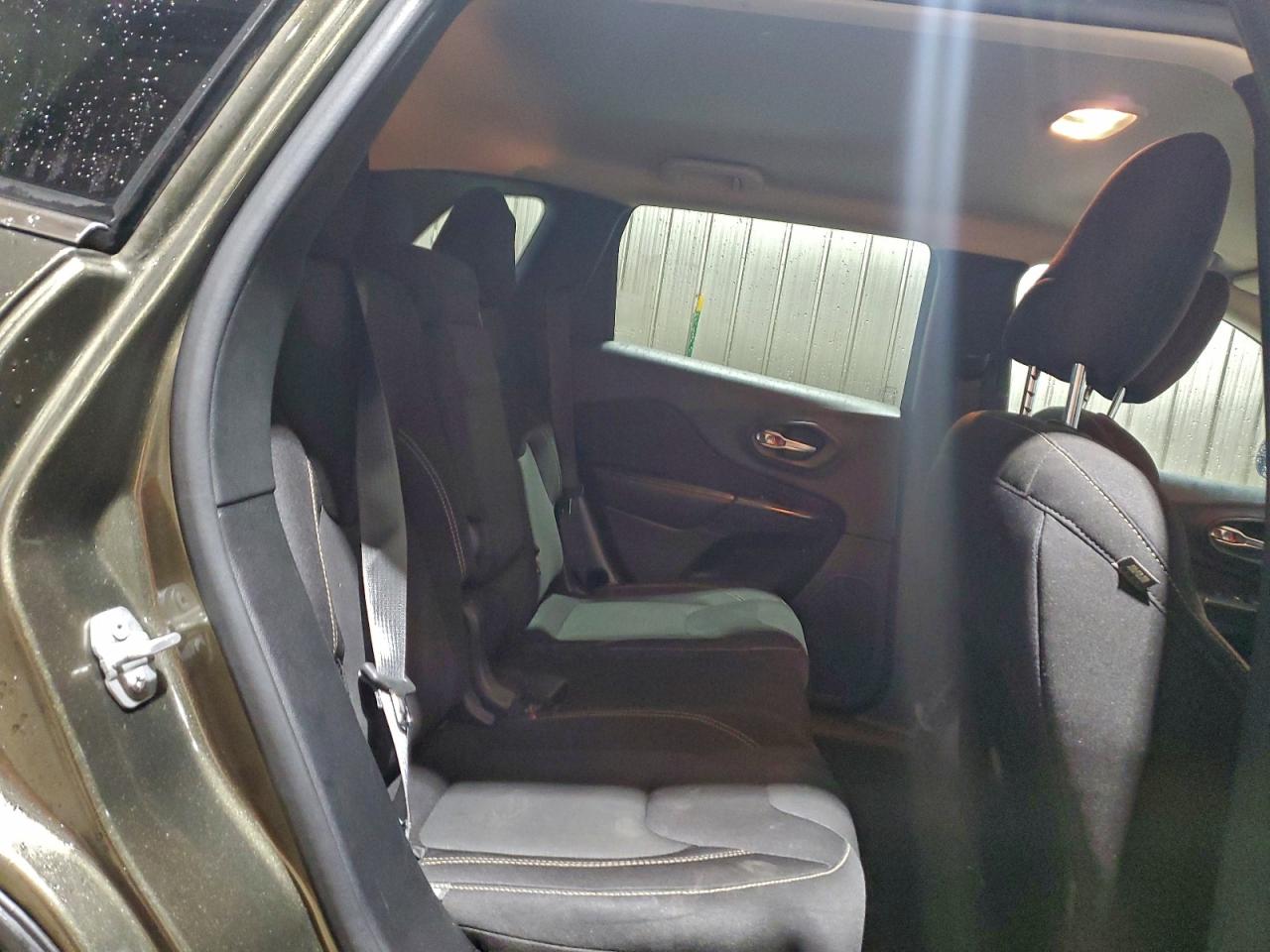 2015 JEEP CHEROKEE LATITUDE photo 11