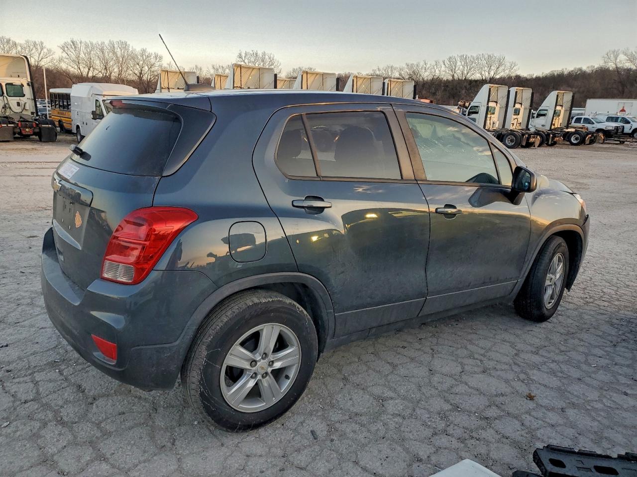 2021 CHEVROLET TRAX LS photo 3