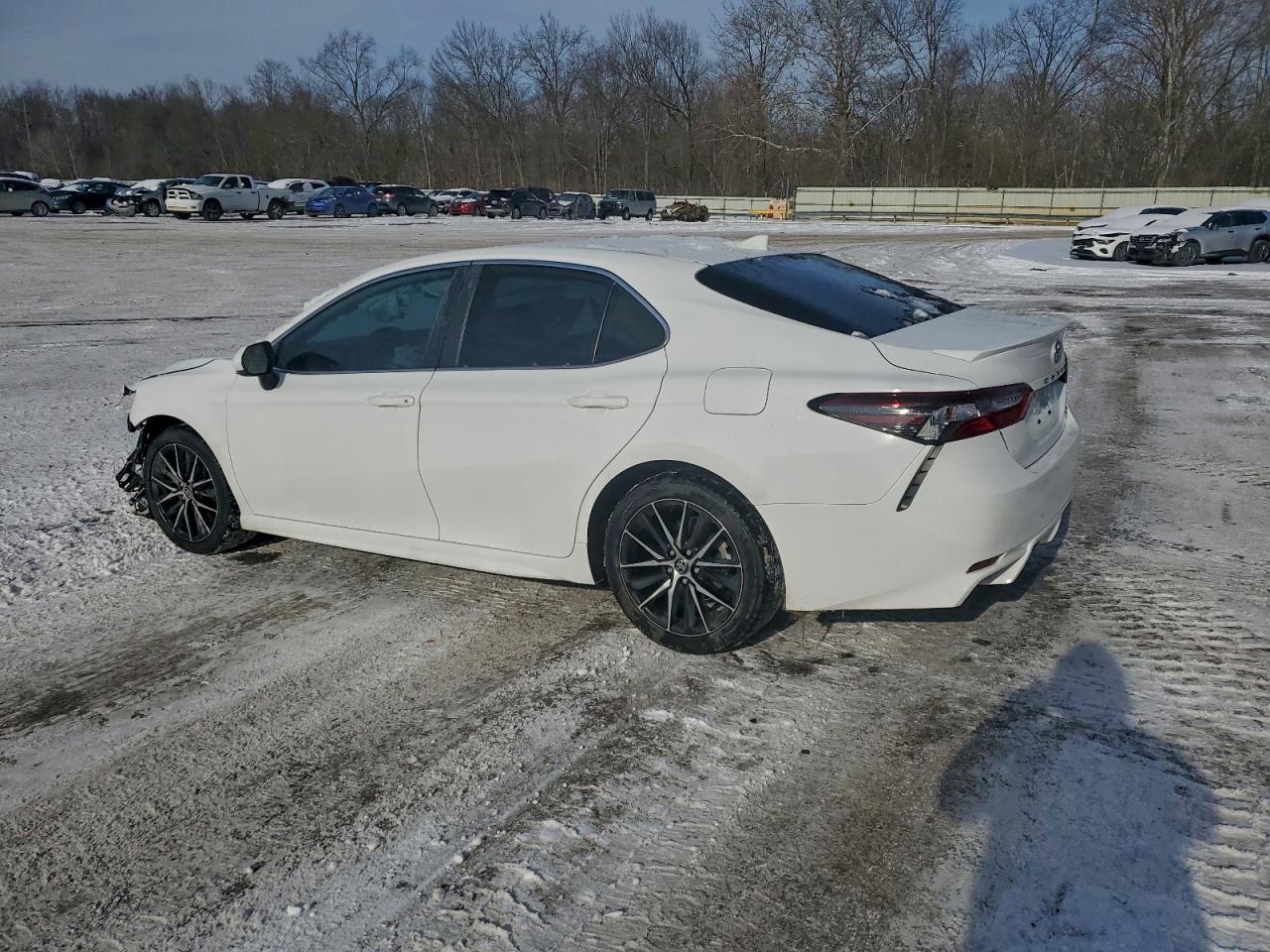 2022 TOYOTA CAMRY SE photo 2