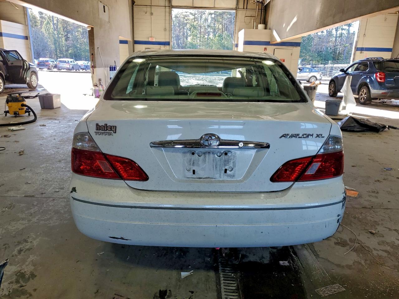 2004 TOYOTA AVALON XL photo 6