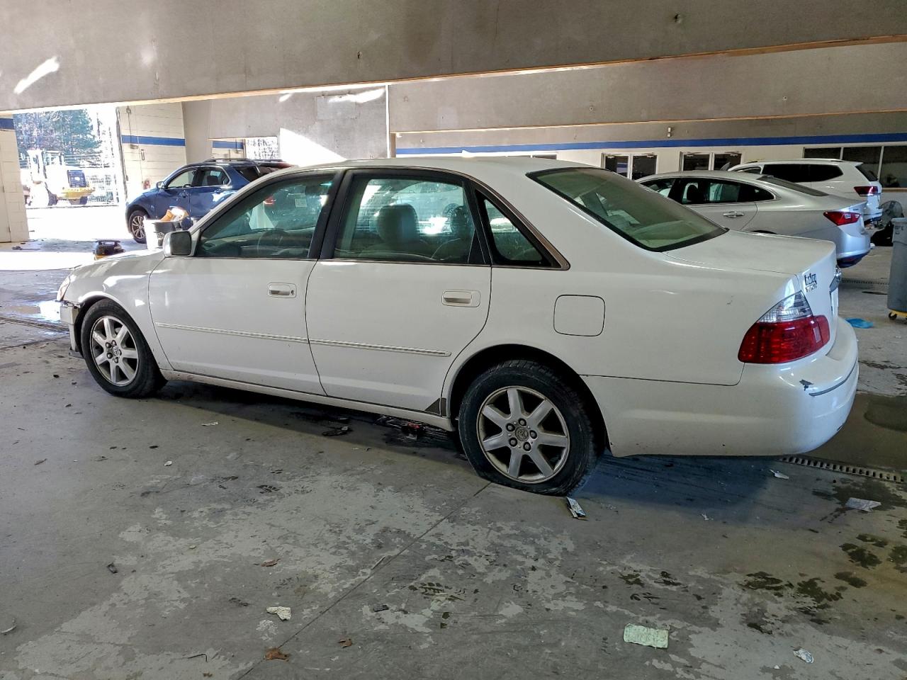 2004 TOYOTA AVALON XL photo 2