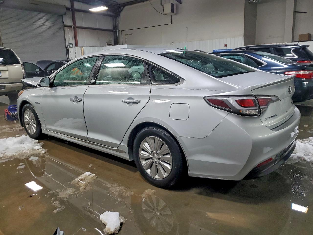 2017 HYUNDAI SONATA HYBRID photo 2