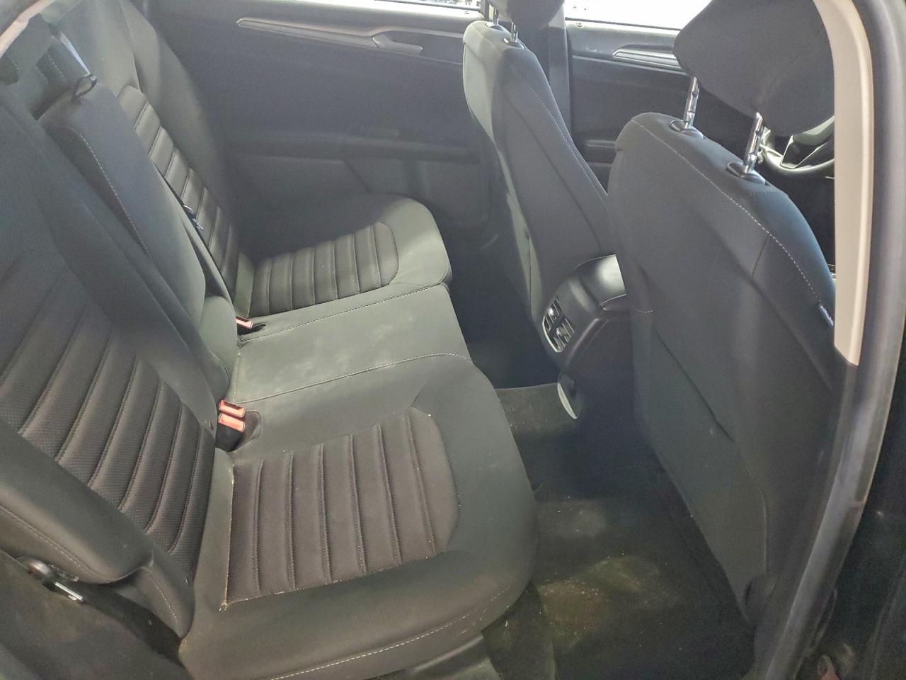 2017 FORD FUSION SE photo 10