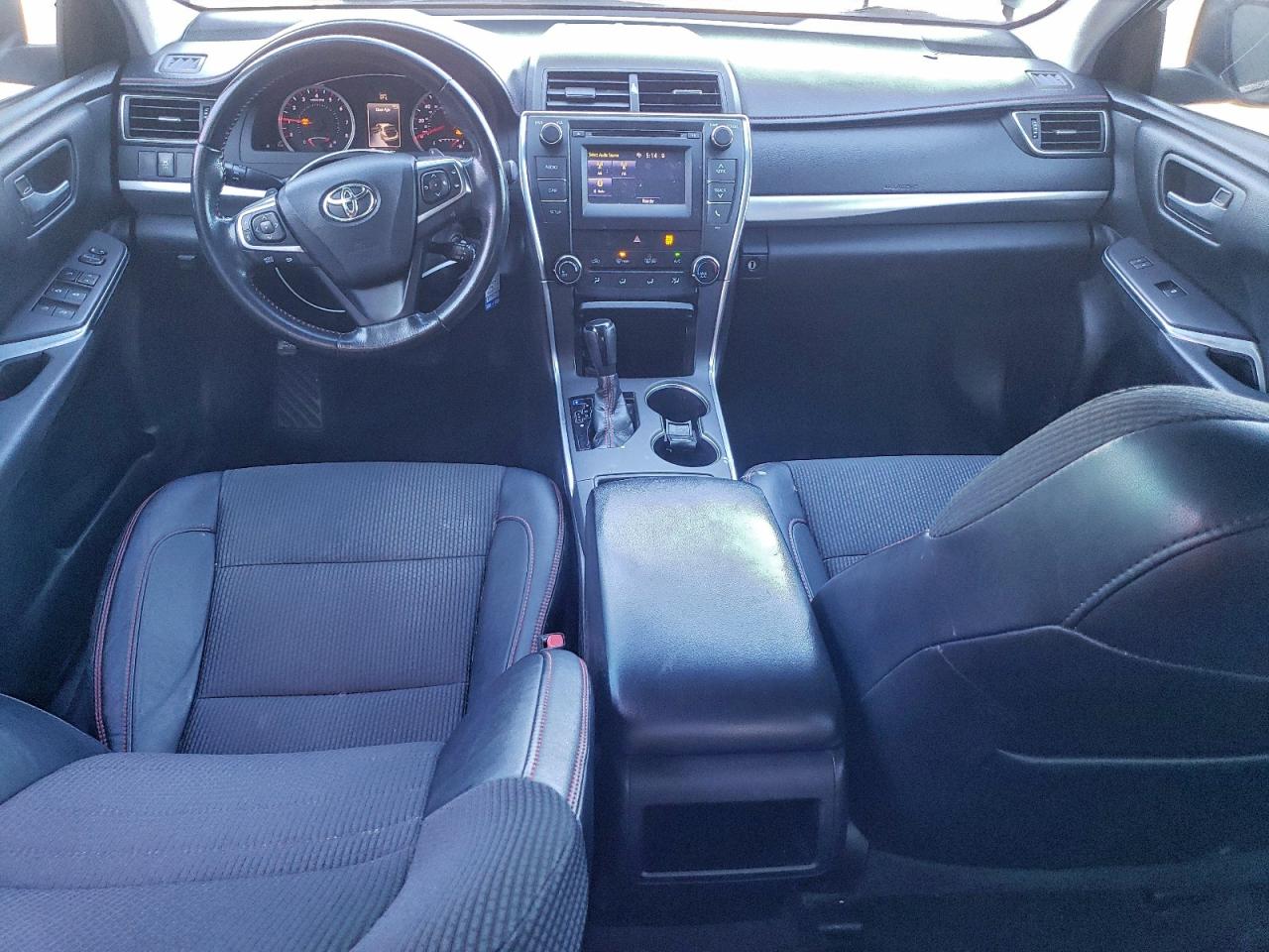 2016 TOYOTA CAMRY LE photo 8