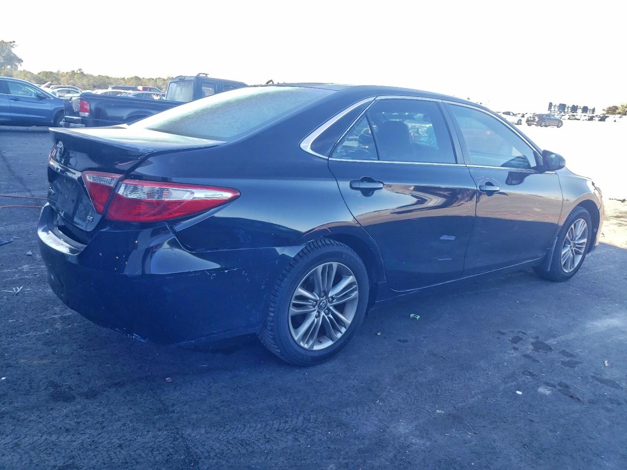2016 TOYOTA CAMRY LE photo 3