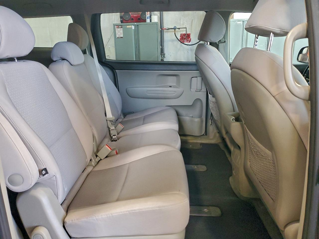 2017 KIA SEDONA LX photo 11