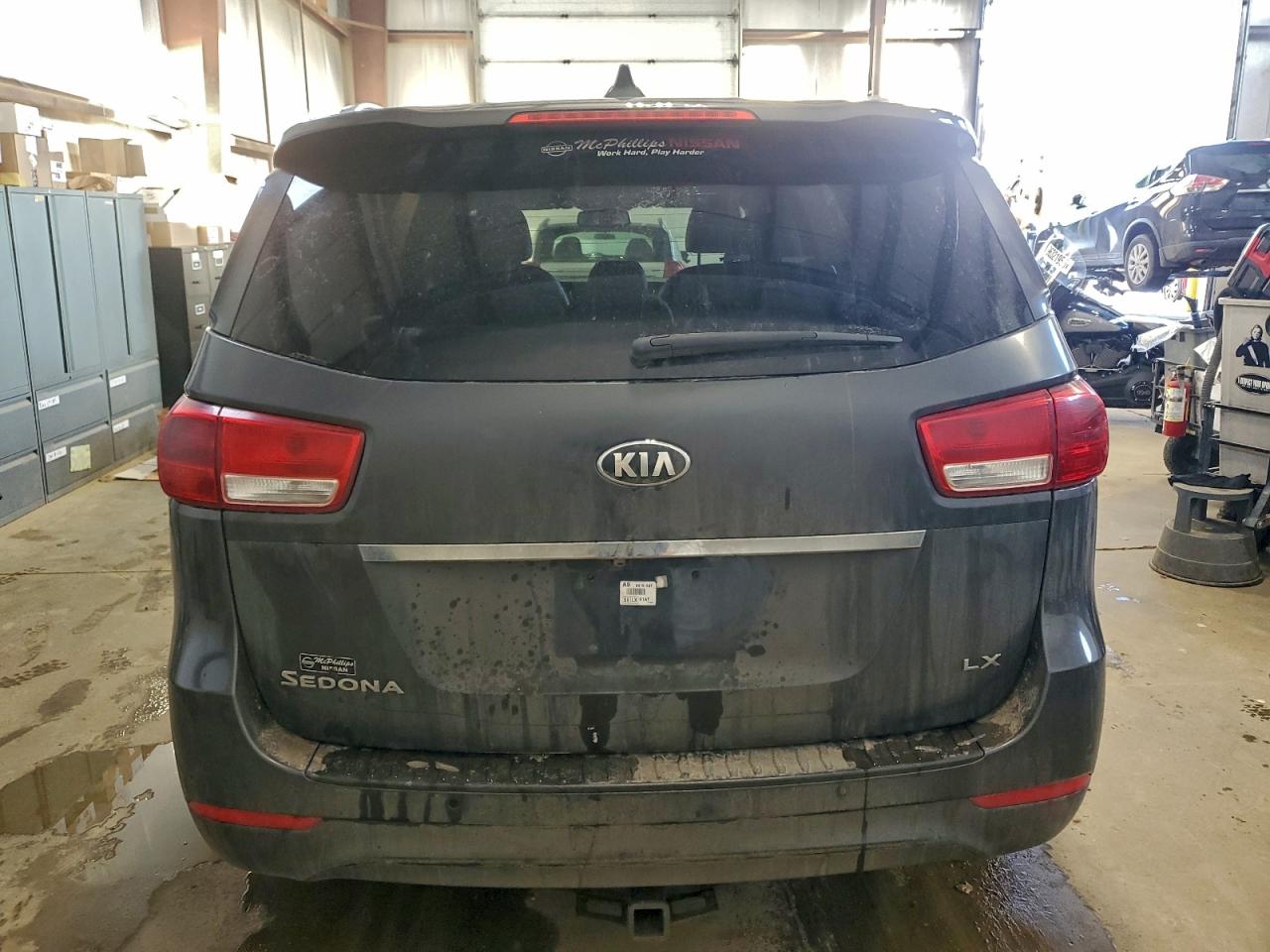 2017 KIA SEDONA LX photo 6