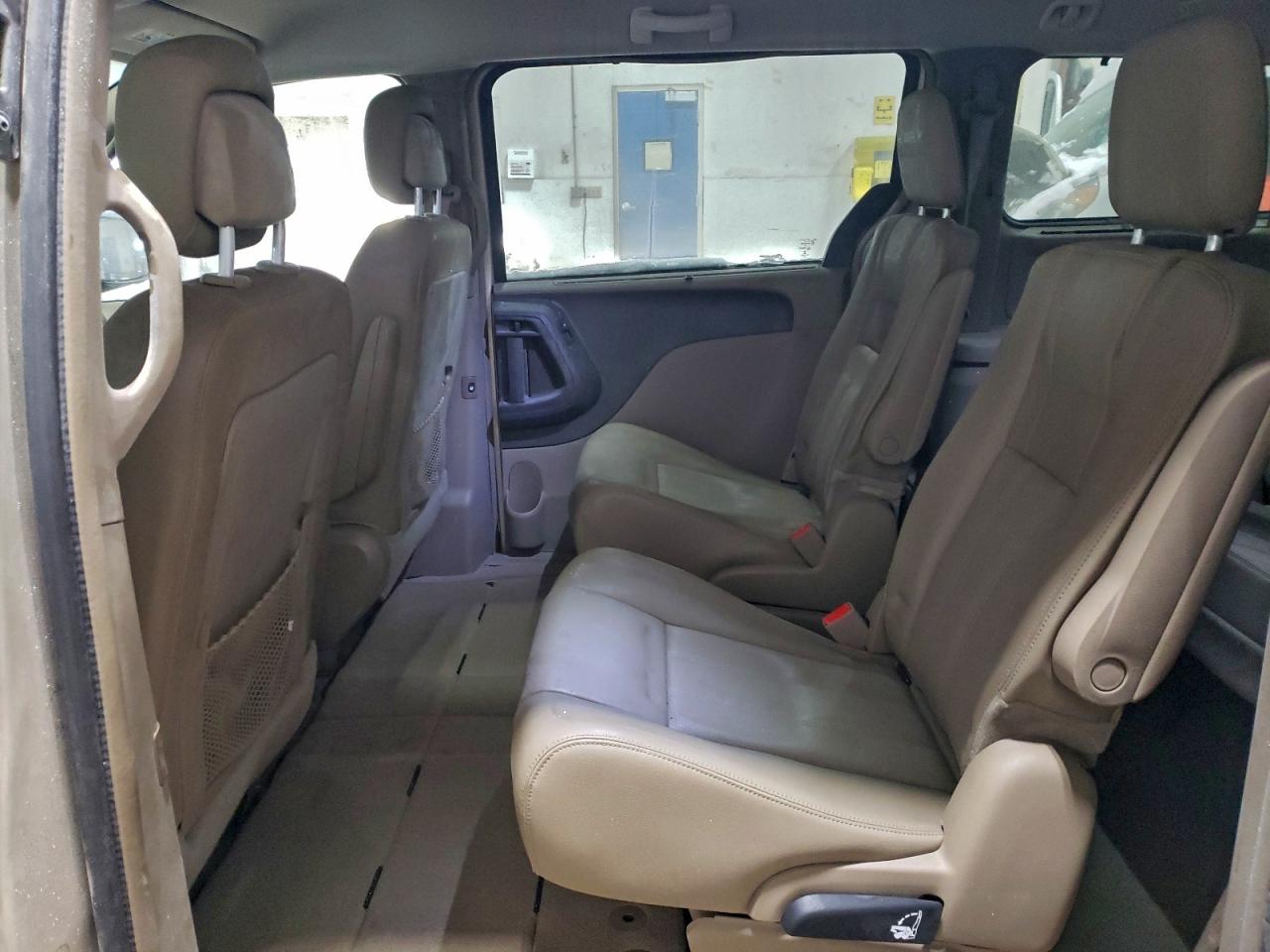 2015 CHRYSLER TOWN & COUNTRY TOURING photo 11