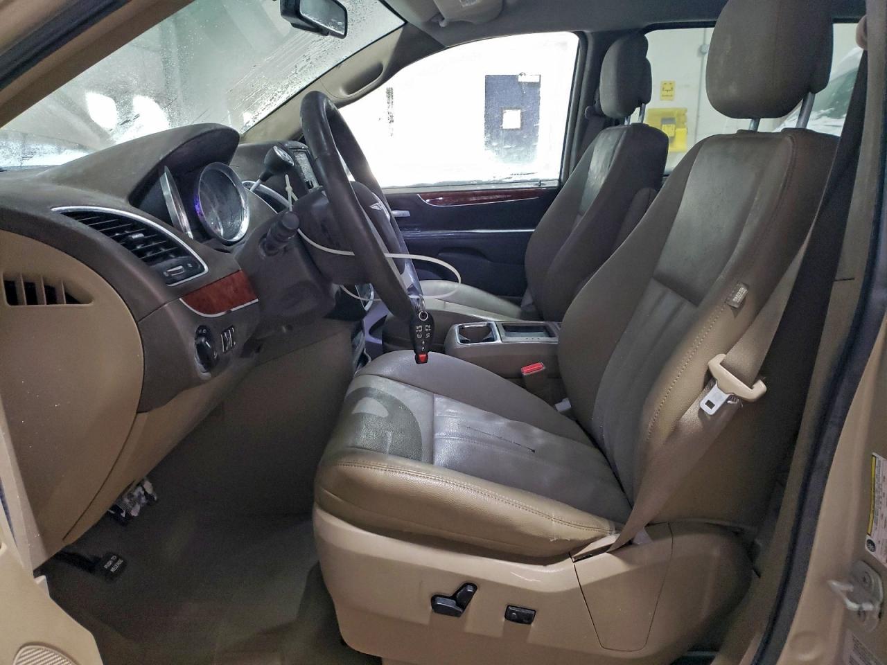 2015 CHRYSLER TOWN & COUNTRY TOURING photo 7