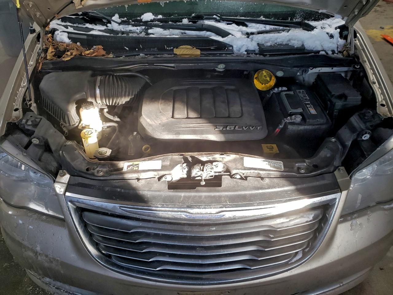 2015 CHRYSLER TOWN & COUNTRY TOURING photo 12