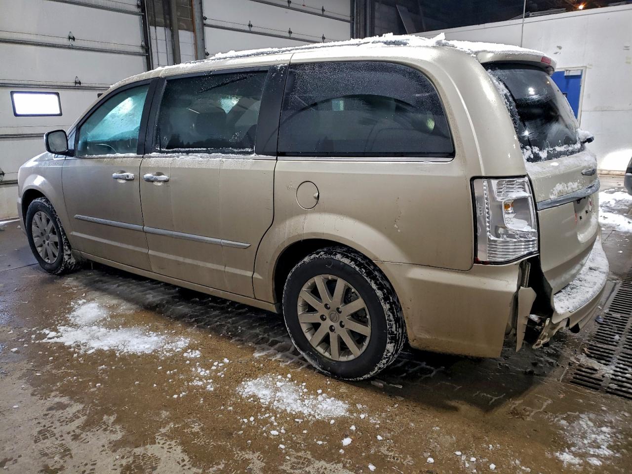 2015 CHRYSLER TOWN & COUNTRY TOURING photo 2