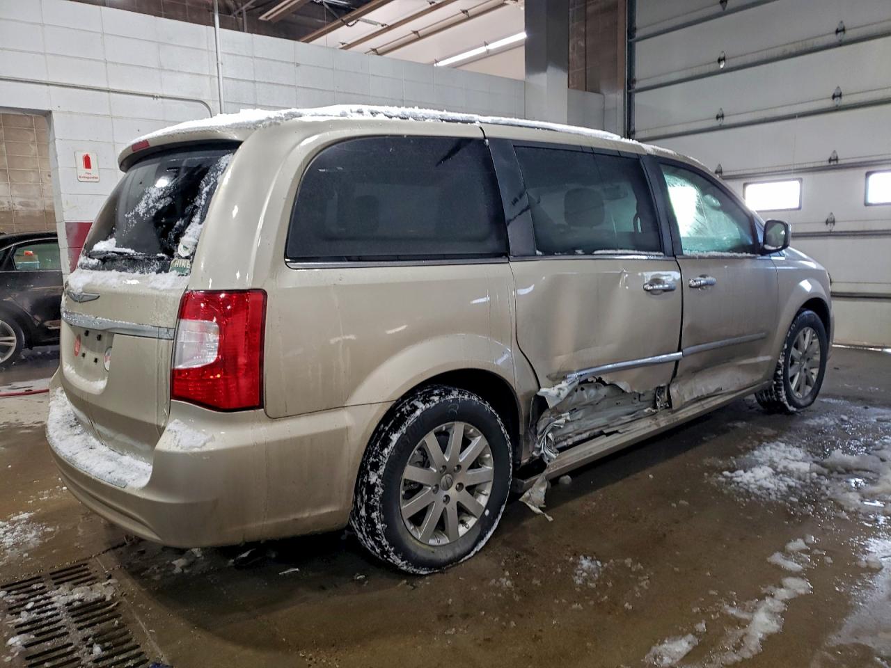 2015 CHRYSLER TOWN & COUNTRY TOURING photo 3