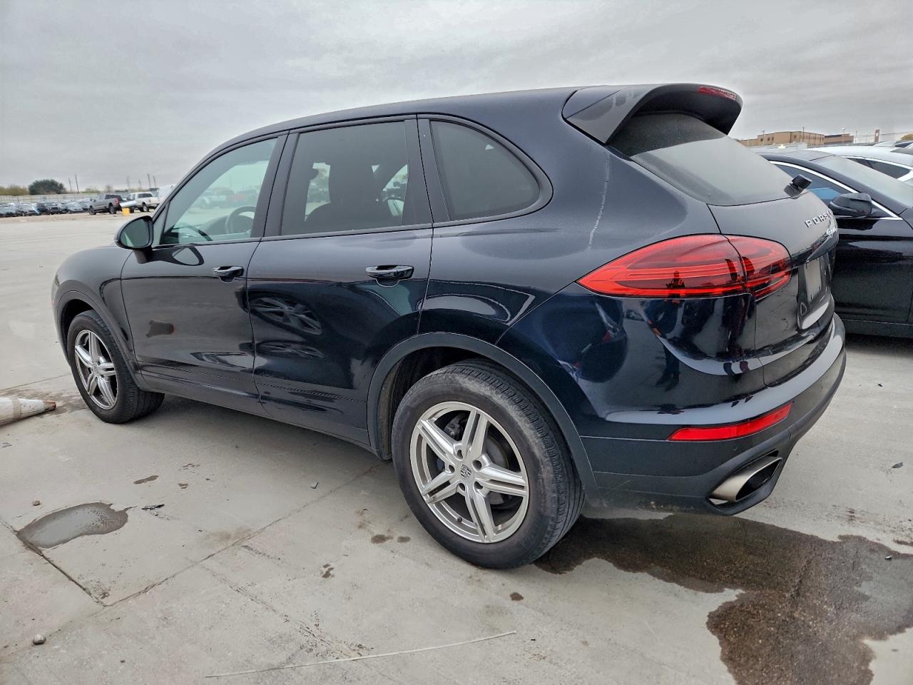 2016 PORSCHE CAYENNE photo 2