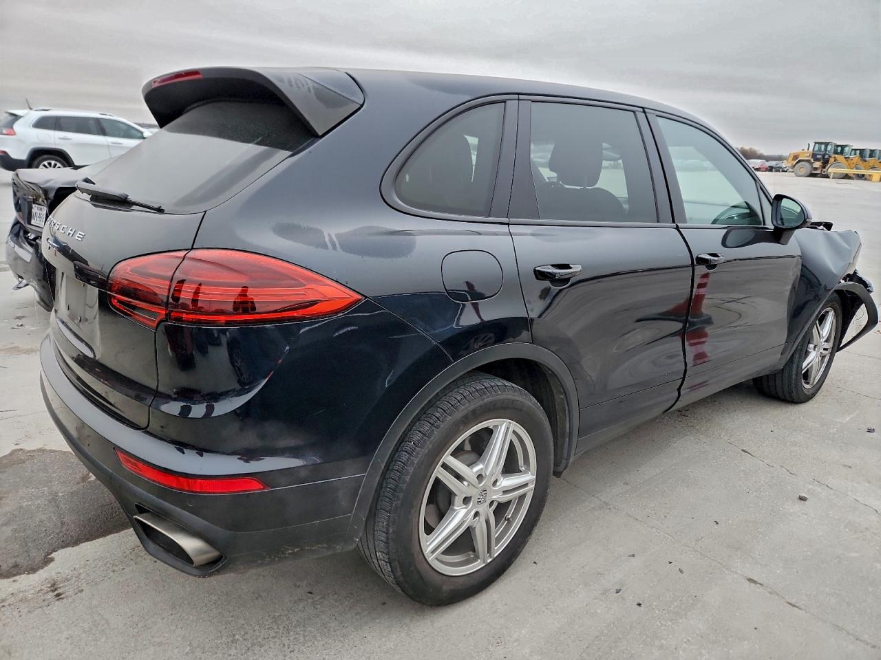 2016 PORSCHE CAYENNE photo 3
