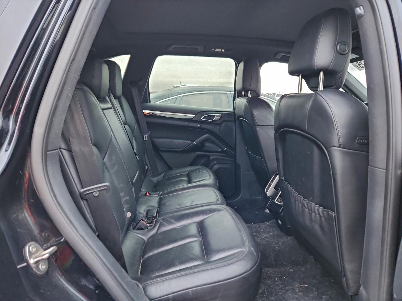 2016 PORSCHE CAYENNE photo 10