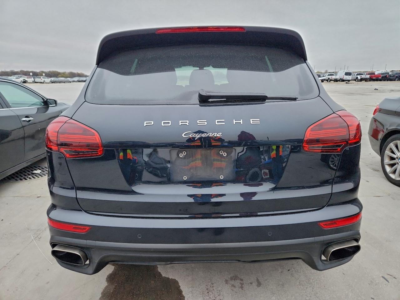 2016 PORSCHE CAYENNE photo 6
