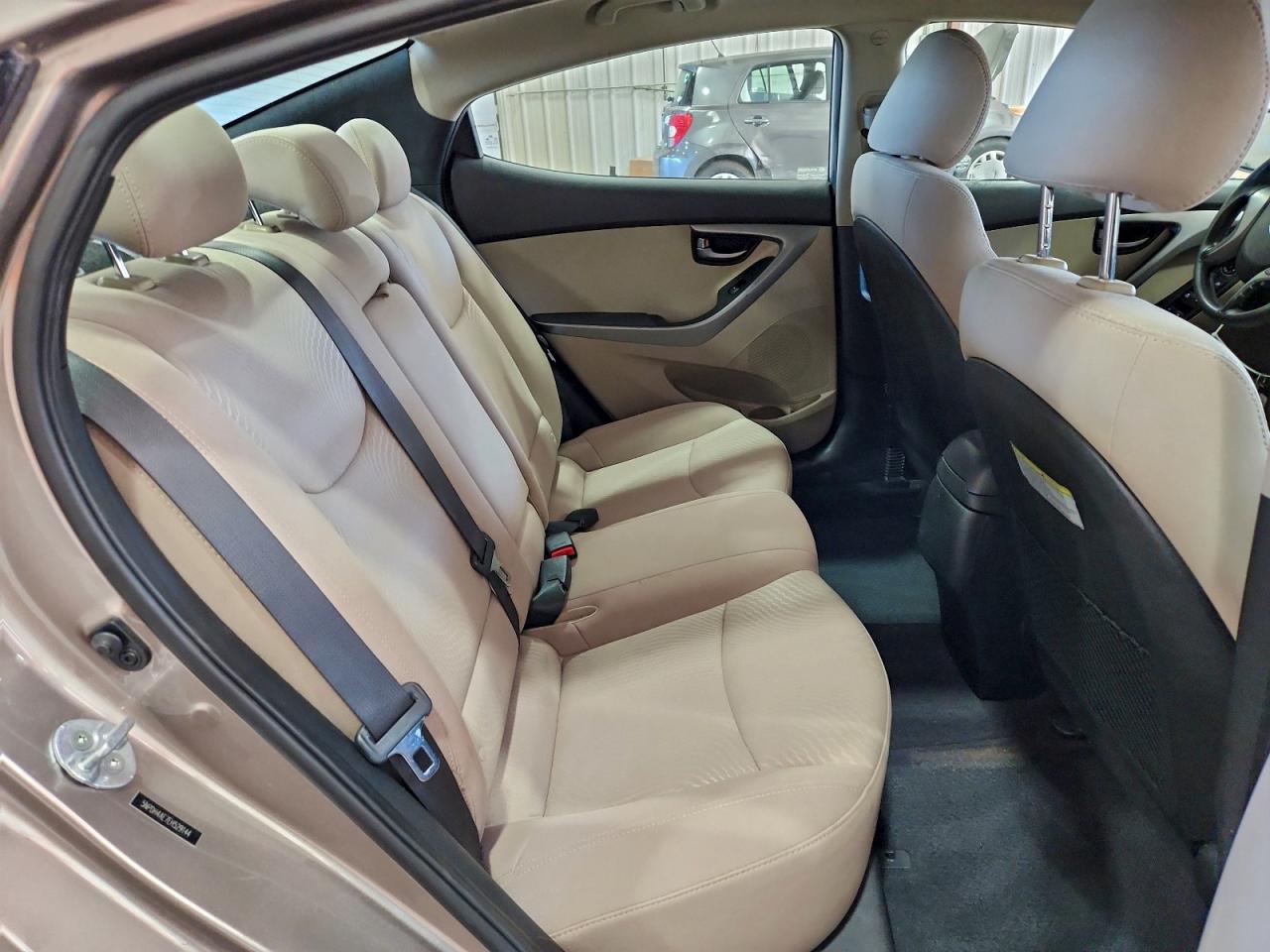 2014 HYUNDAI ELANTRA SE photo 10