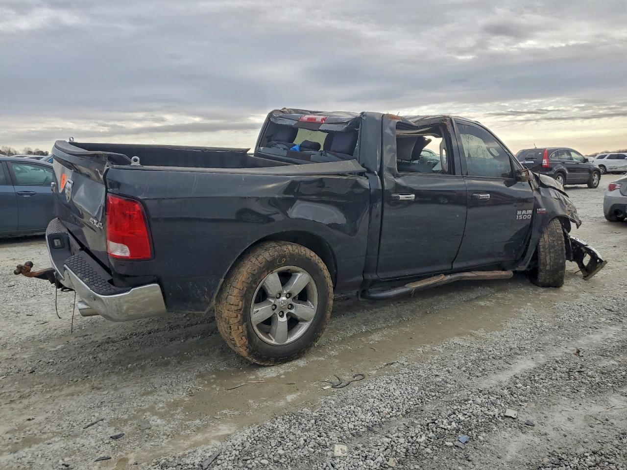 2017 RAM 1500 SLT photo 3