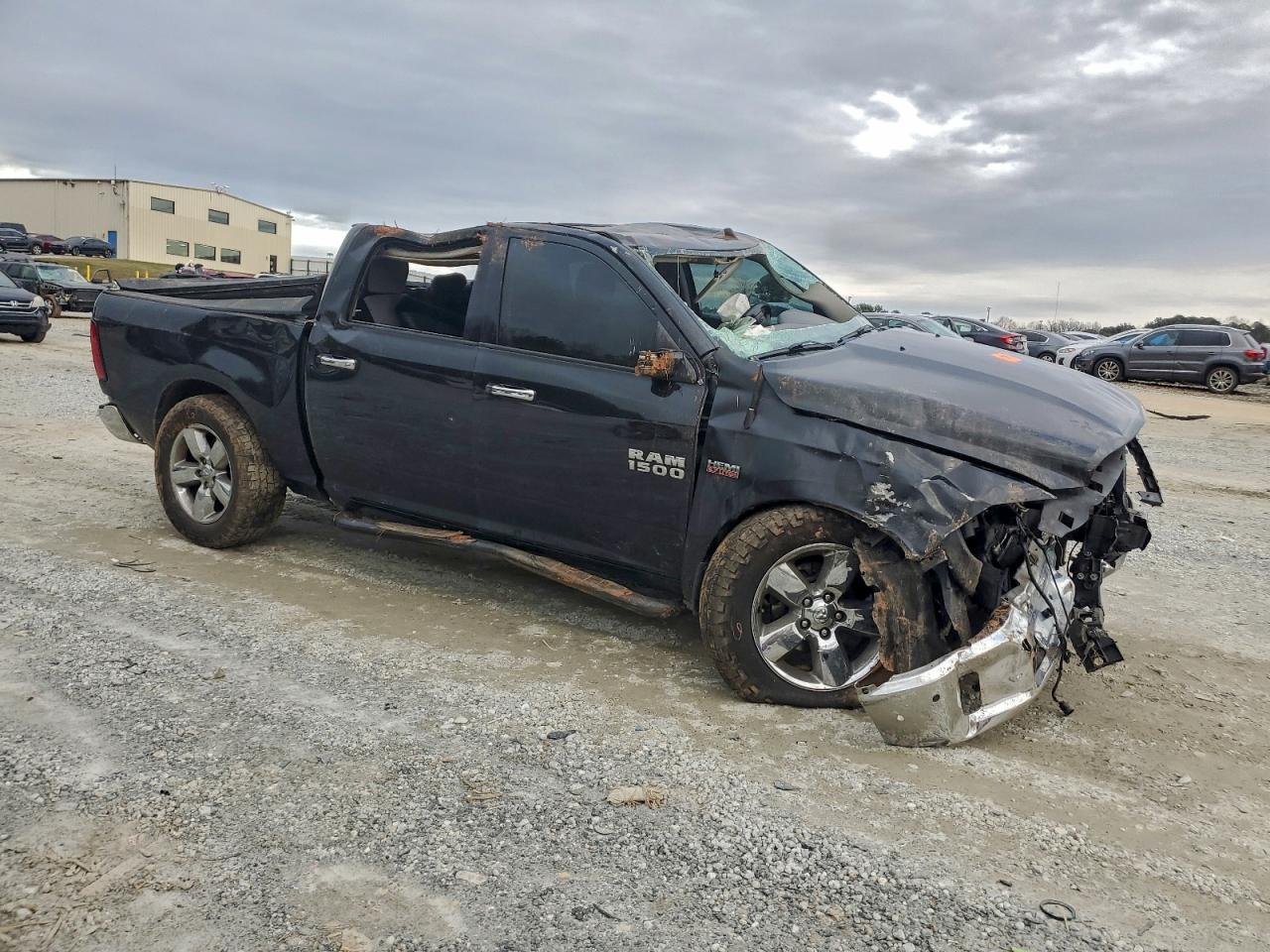 2017 RAM 1500 SLT photo 4