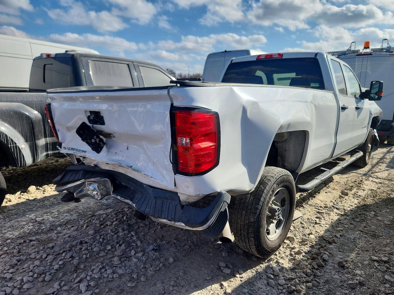 2019 CHEVROLET SILVERADO C2500 HEAVY DUTY photo 3