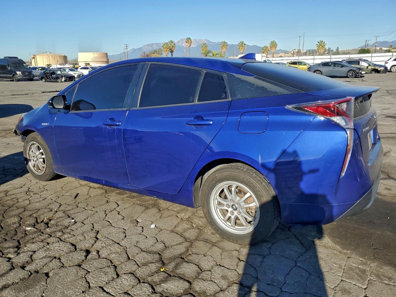 2017 TOYOTA PRIUS photo 2