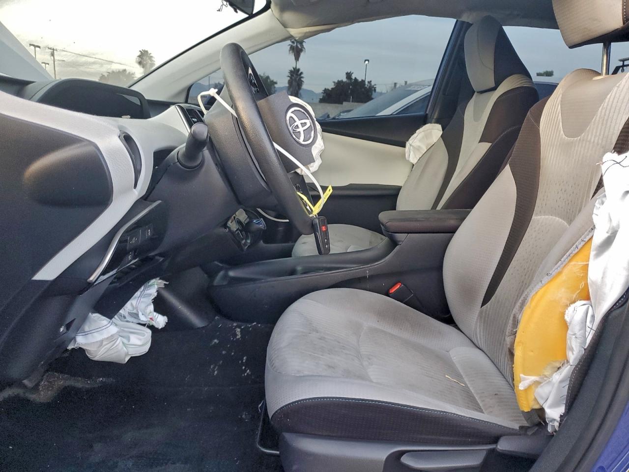 2017 TOYOTA PRIUS photo 7