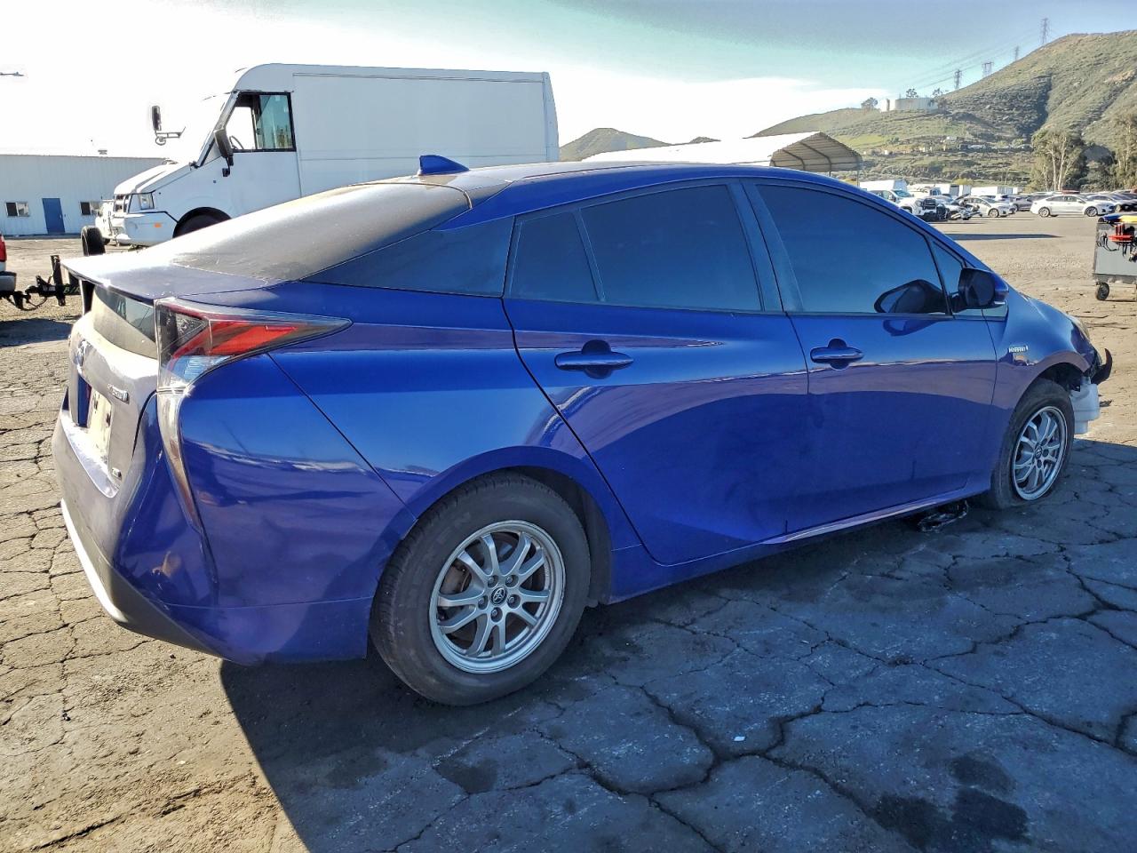 2017 TOYOTA PRIUS photo 3
