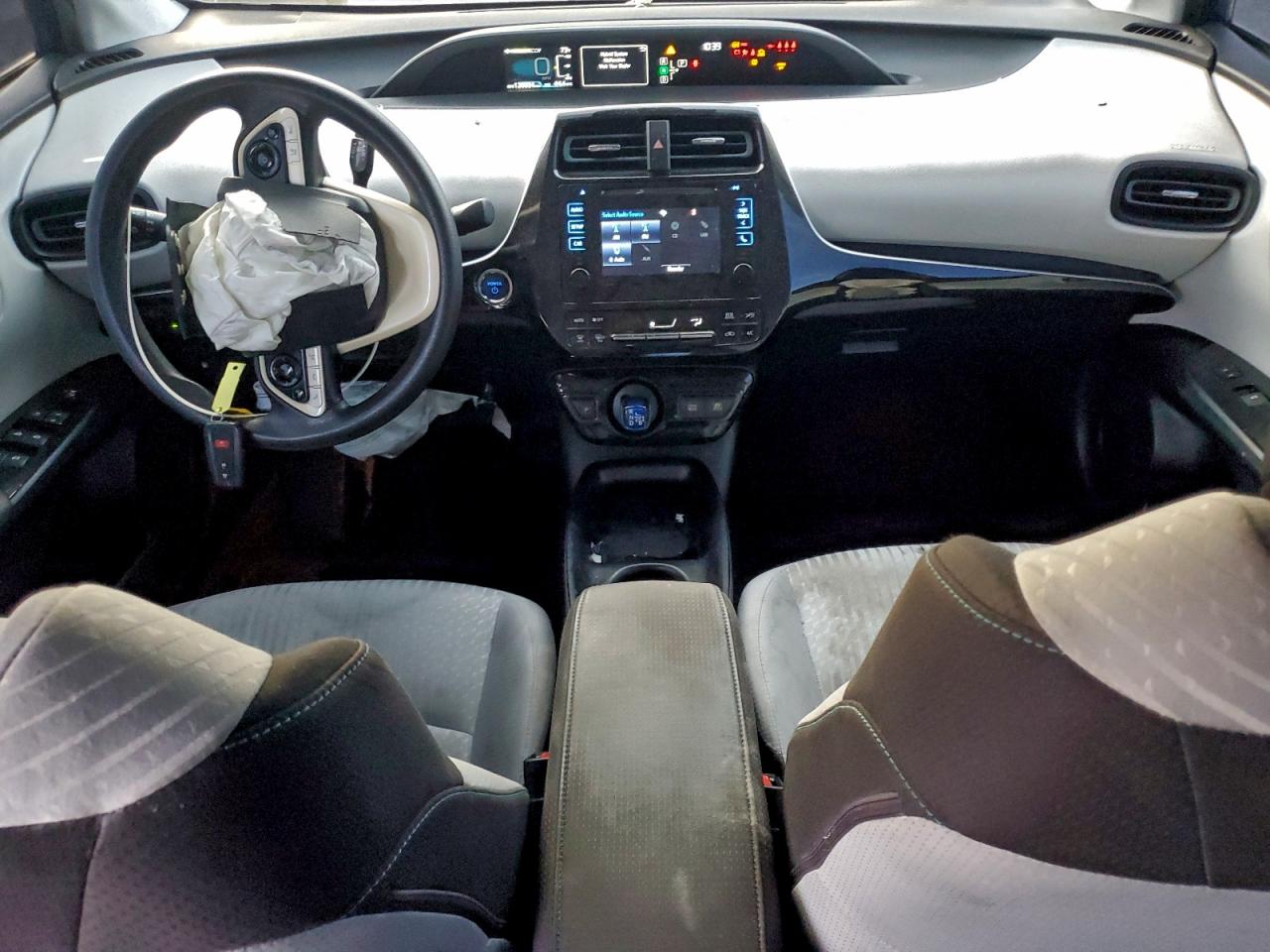 2017 TOYOTA PRIUS photo 8