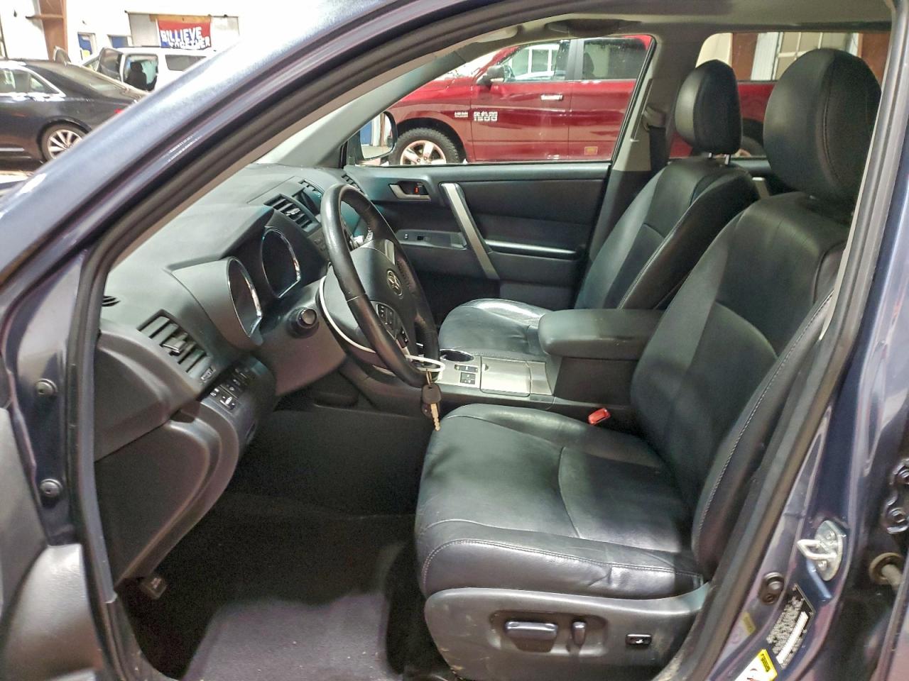 2012 TOYOTA HIGHLANDER BASE photo 7