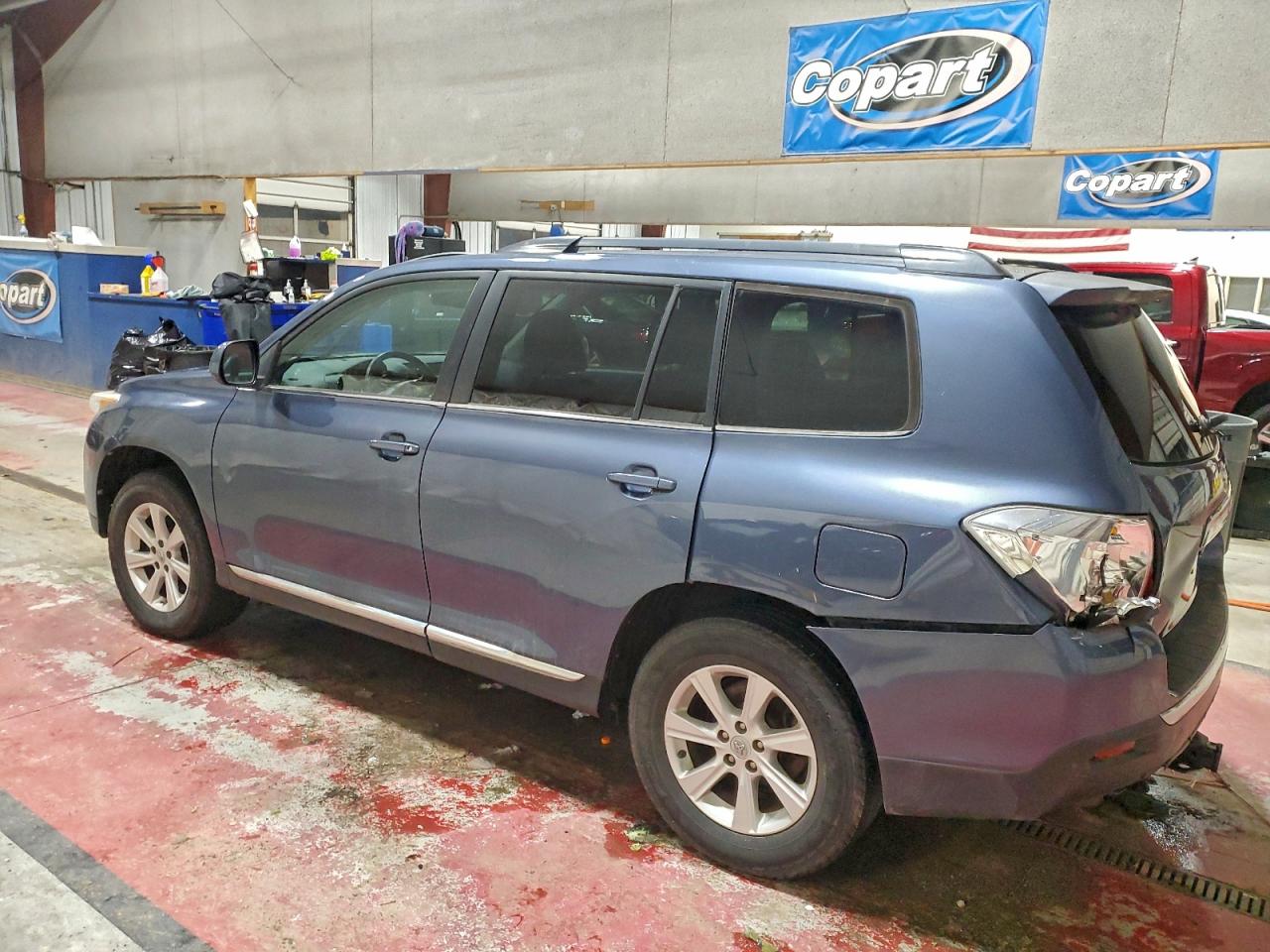 2012 TOYOTA HIGHLANDER BASE photo 2