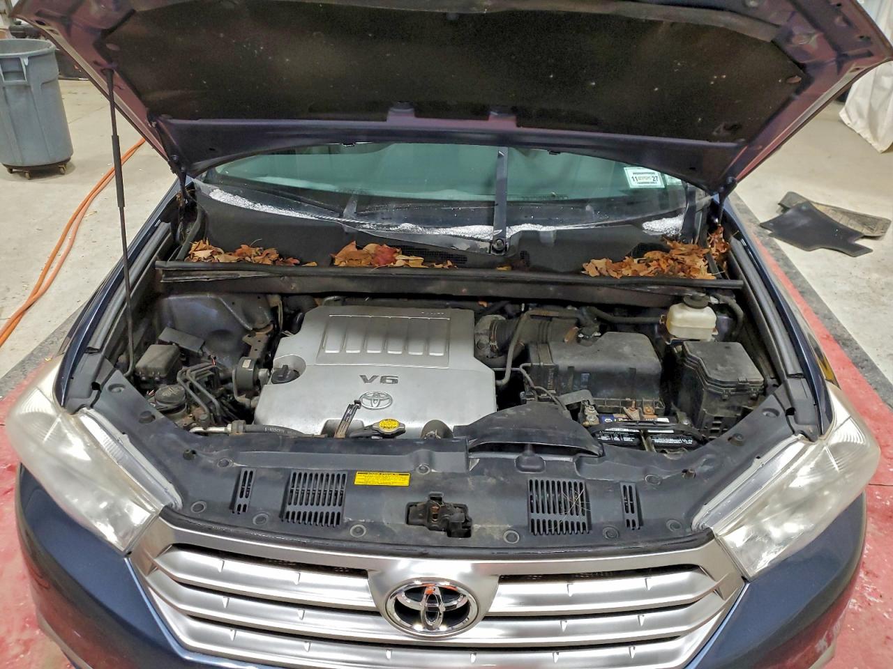 2012 TOYOTA HIGHLANDER BASE photo 12