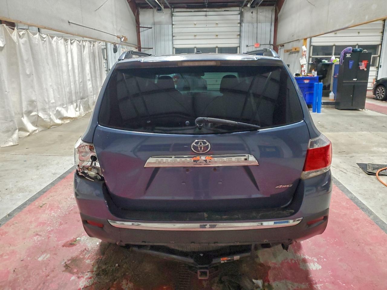 2012 TOYOTA HIGHLANDER BASE photo 6