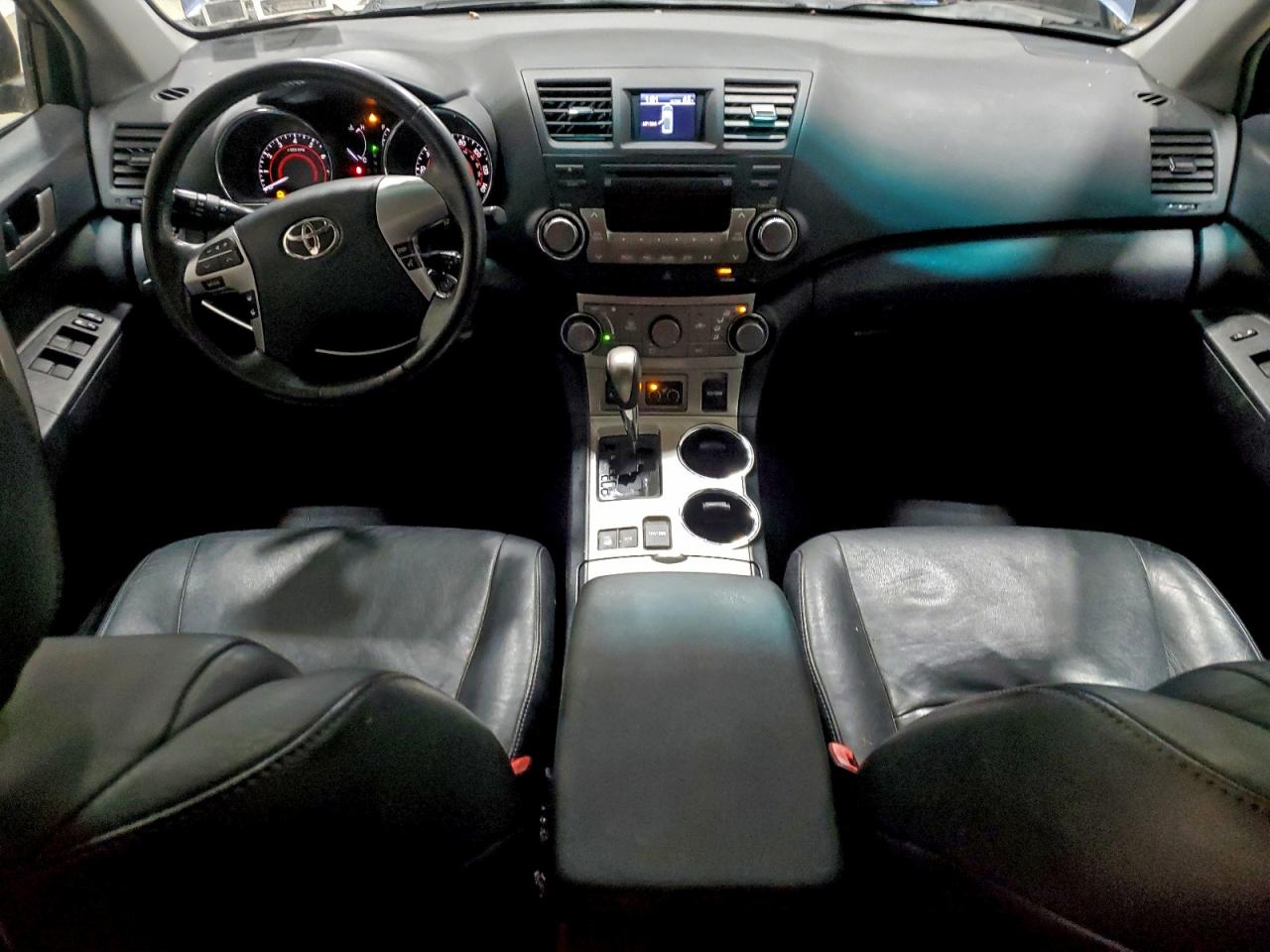 2012 TOYOTA HIGHLANDER BASE photo 8