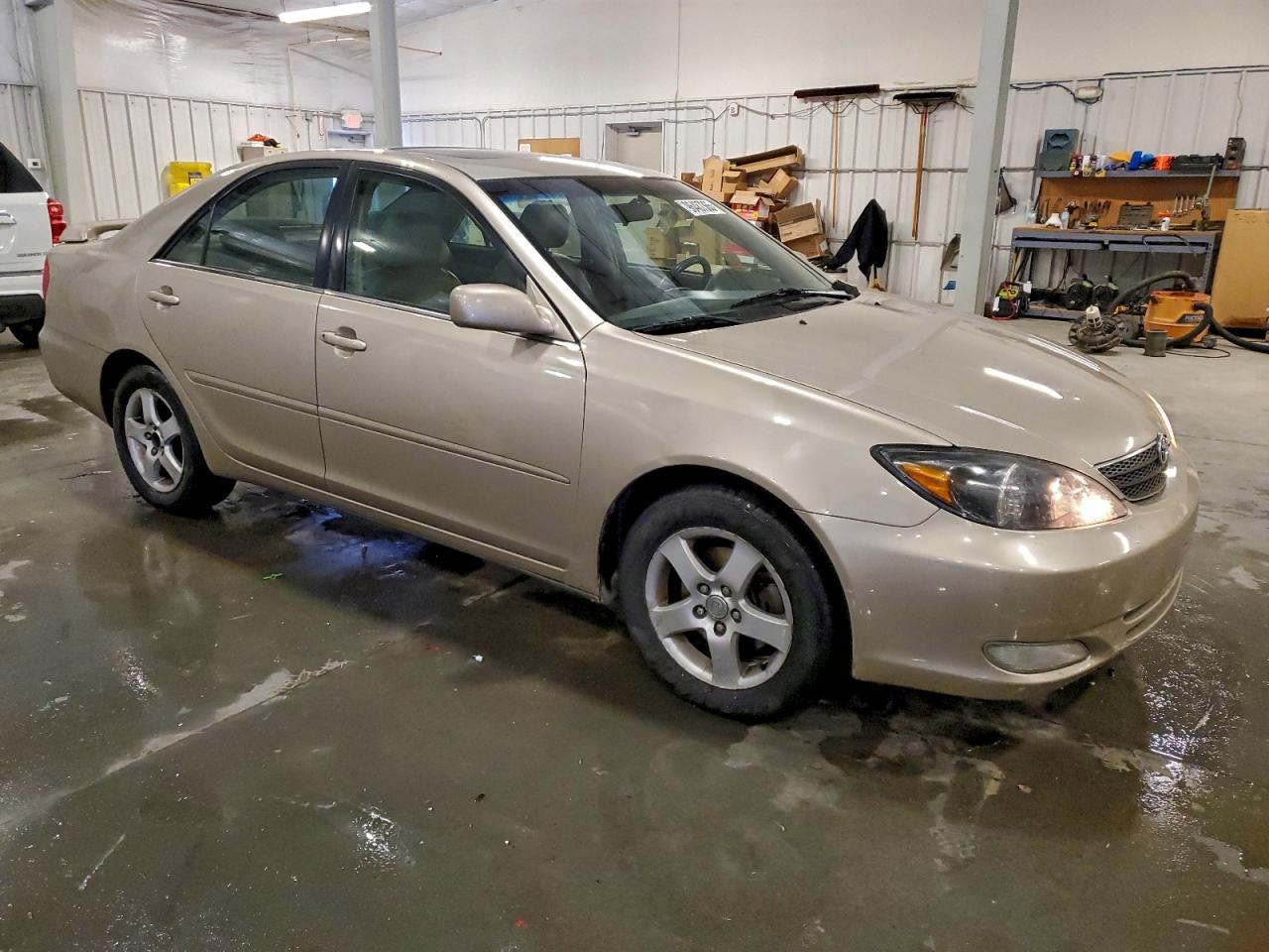 2002 TOYOTA CAMRY LE photo 4