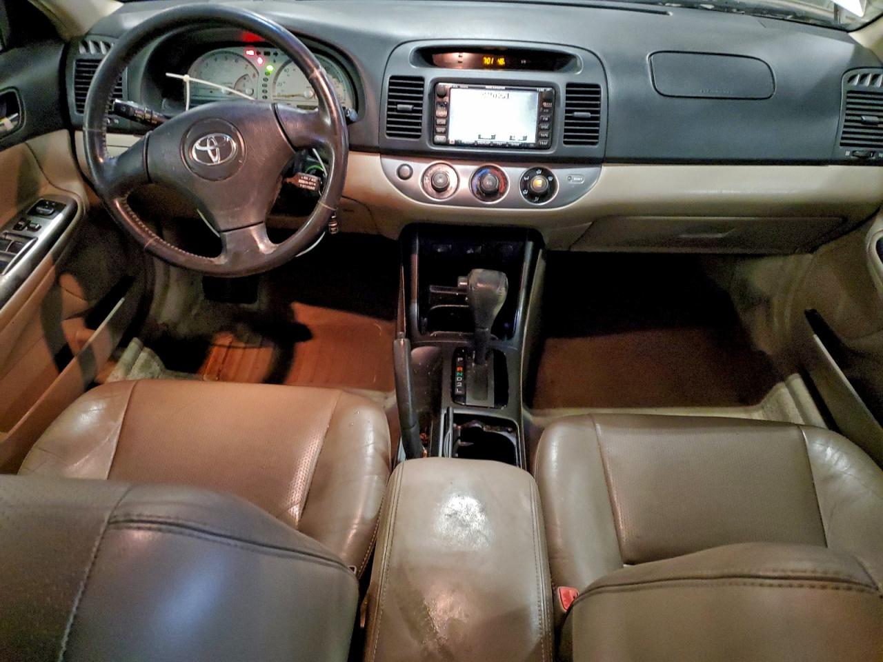2002 TOYOTA CAMRY LE photo 8