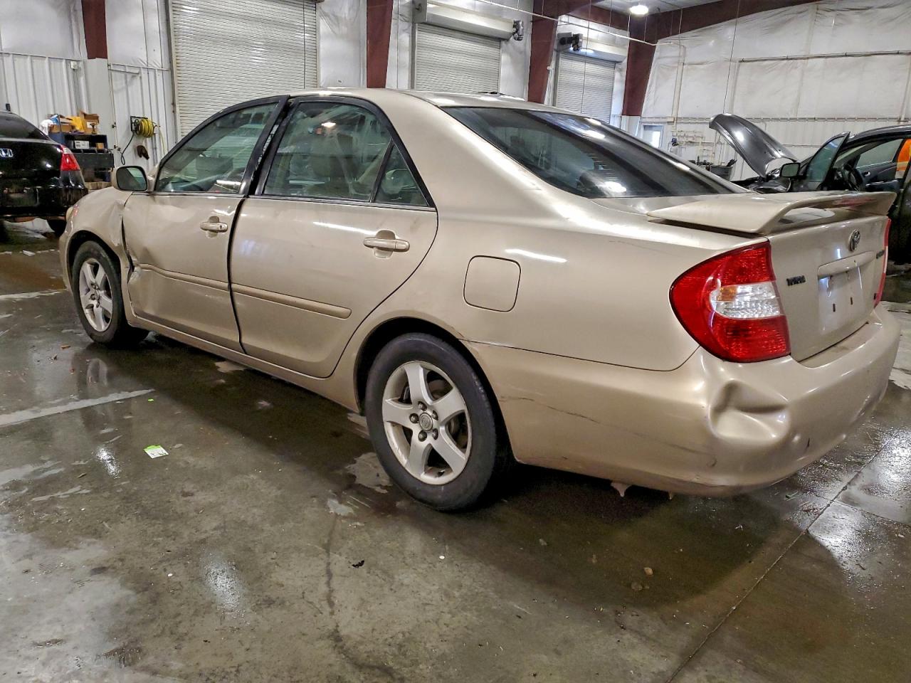 2002 TOYOTA CAMRY LE photo 2