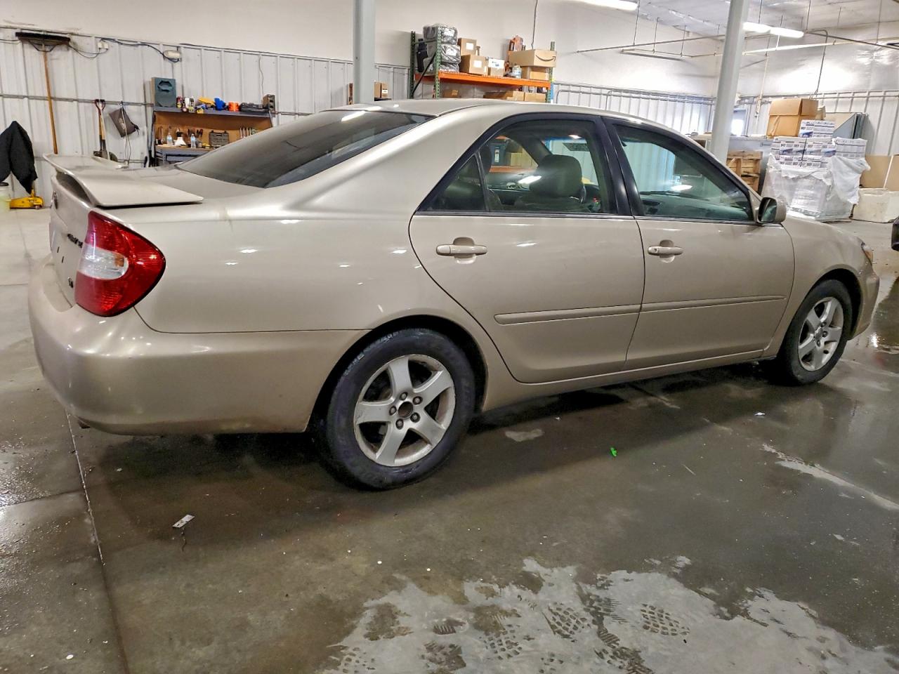 2002 TOYOTA CAMRY LE photo 3