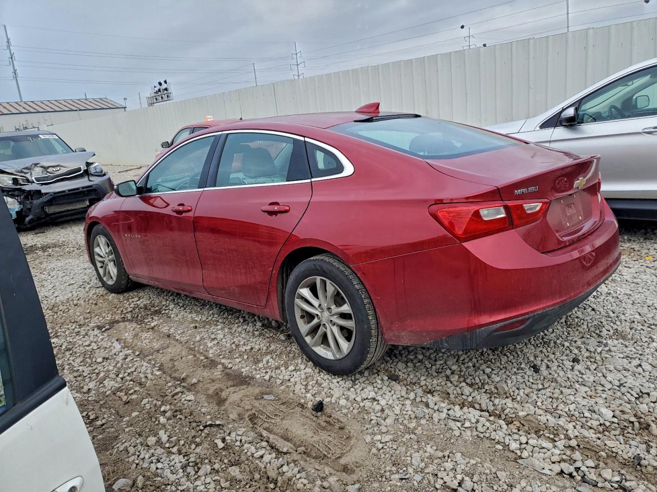 2016 CHEVROLET MALIBU LT photo 2