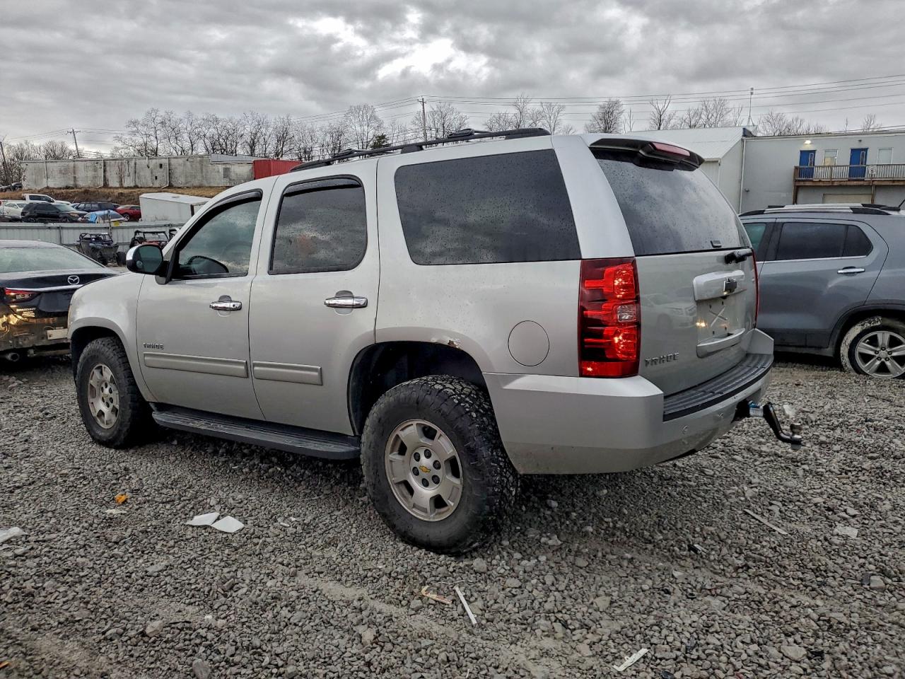 2011 CHEVROLET TAHOE K1500 LS photo 2