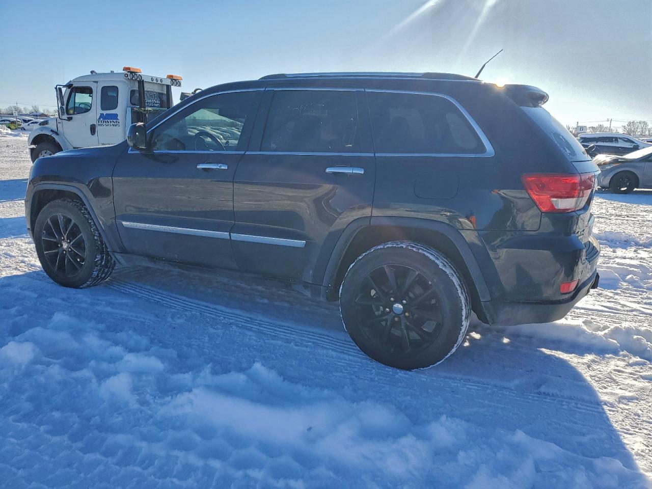 2011 JEEP GRAND CHEROKEE LAREDO photo 4