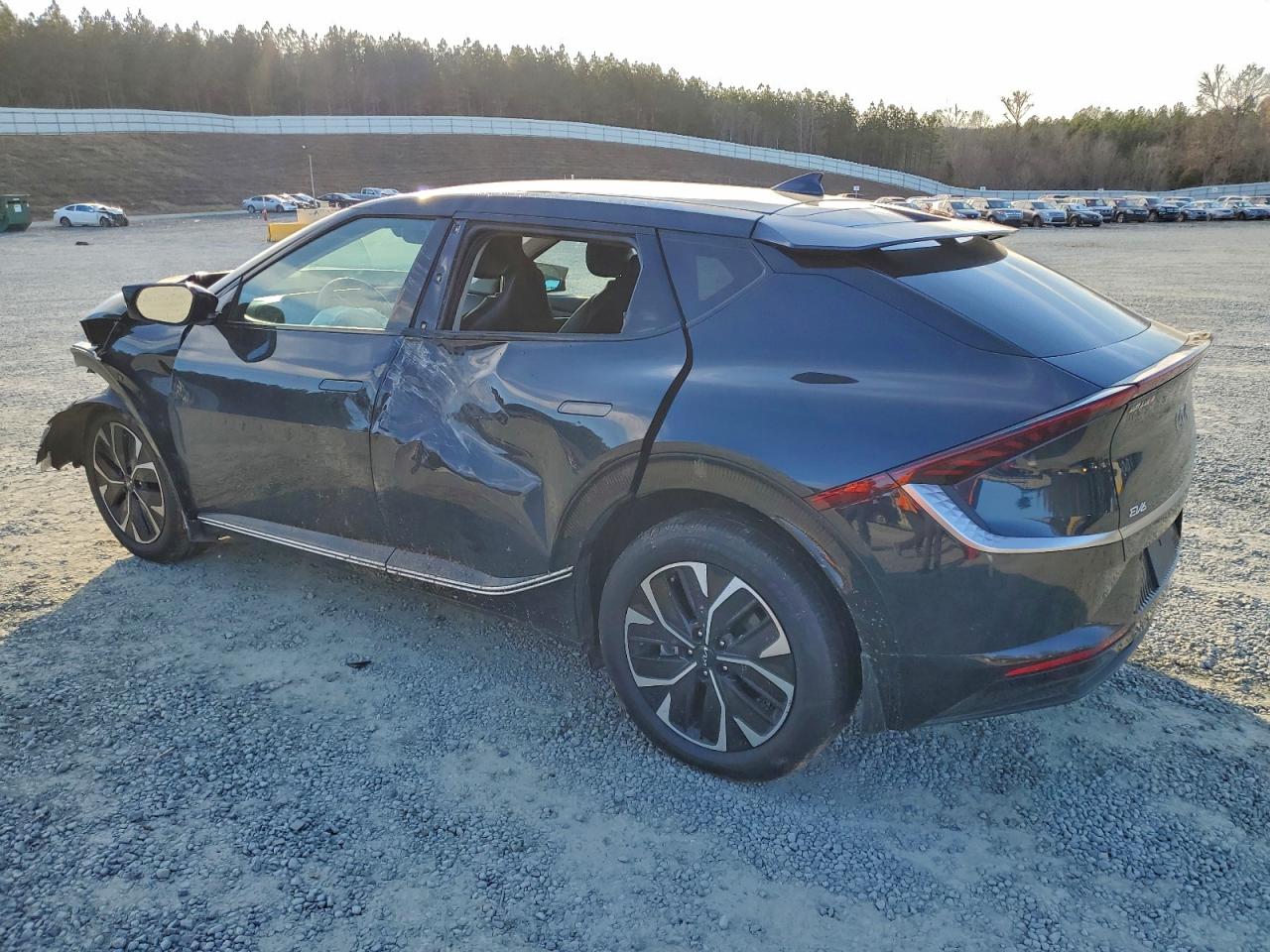 2022 KIA EV6 LIGHT photo 4