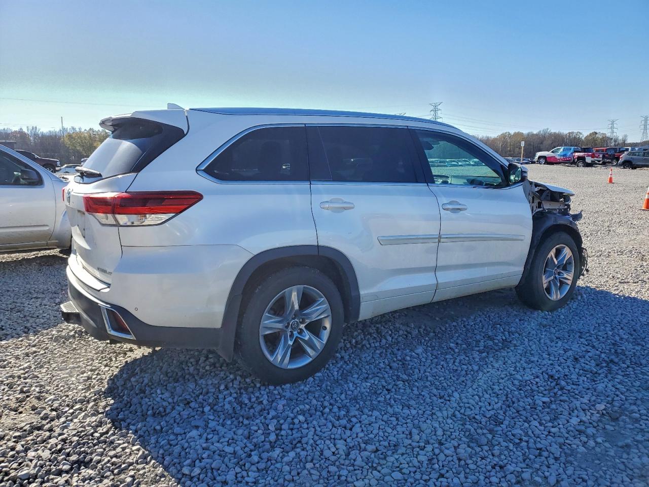 2018 TOYOTA HIGHLANDER LIMITED photo 3