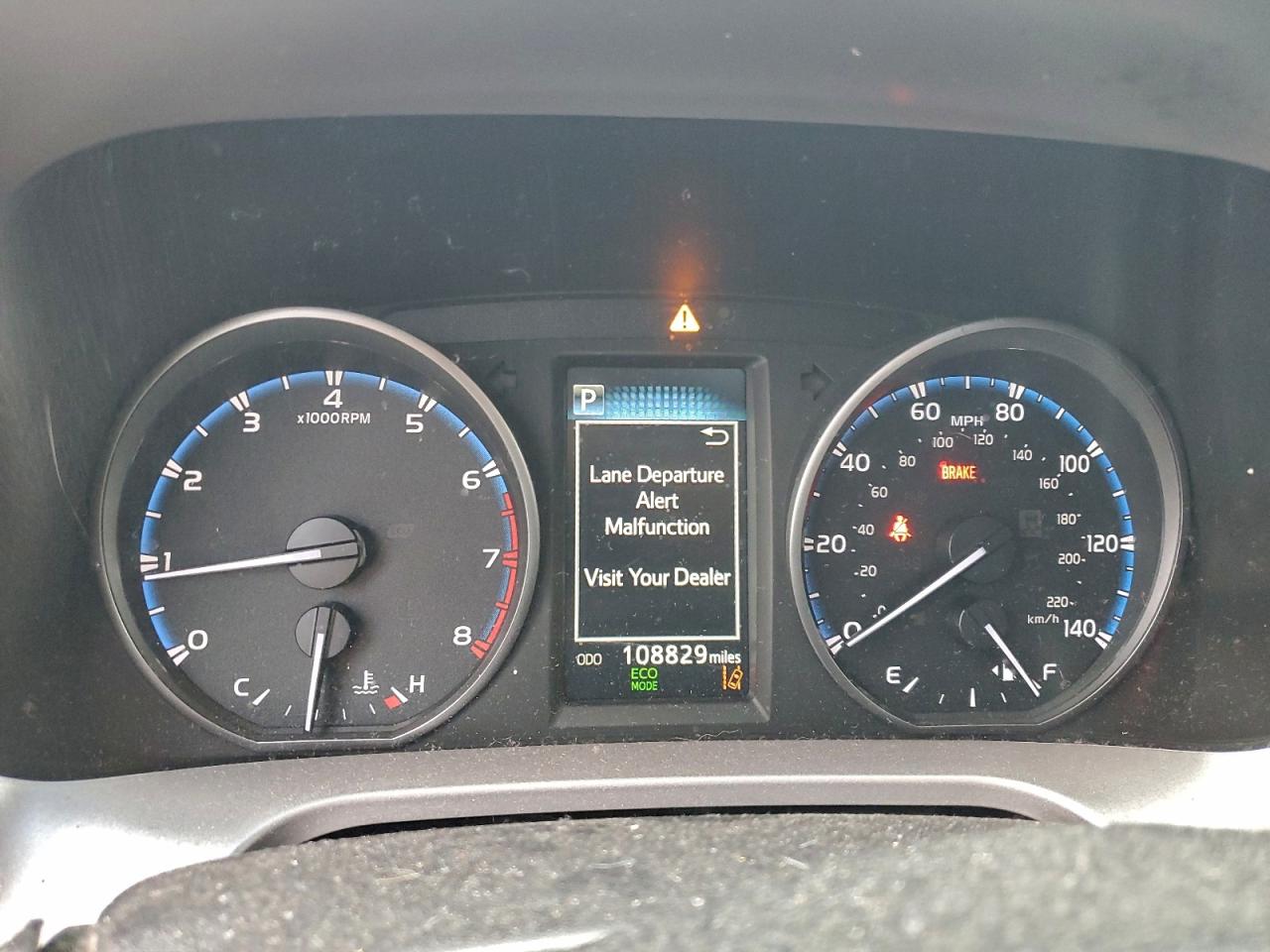 2017 TOYOTA RAV4 XLE photo 9