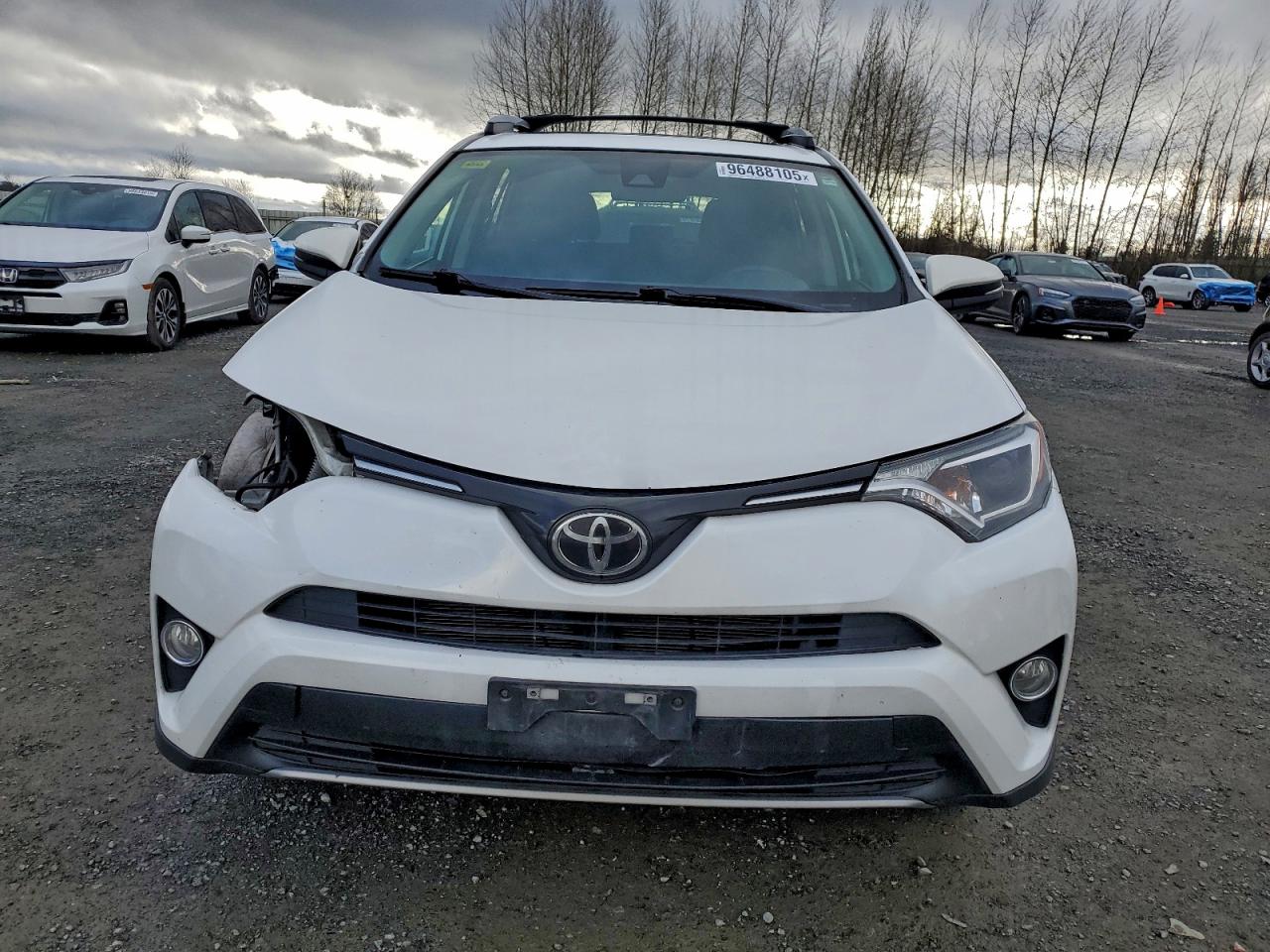 2017 TOYOTA RAV4 XLE photo 5