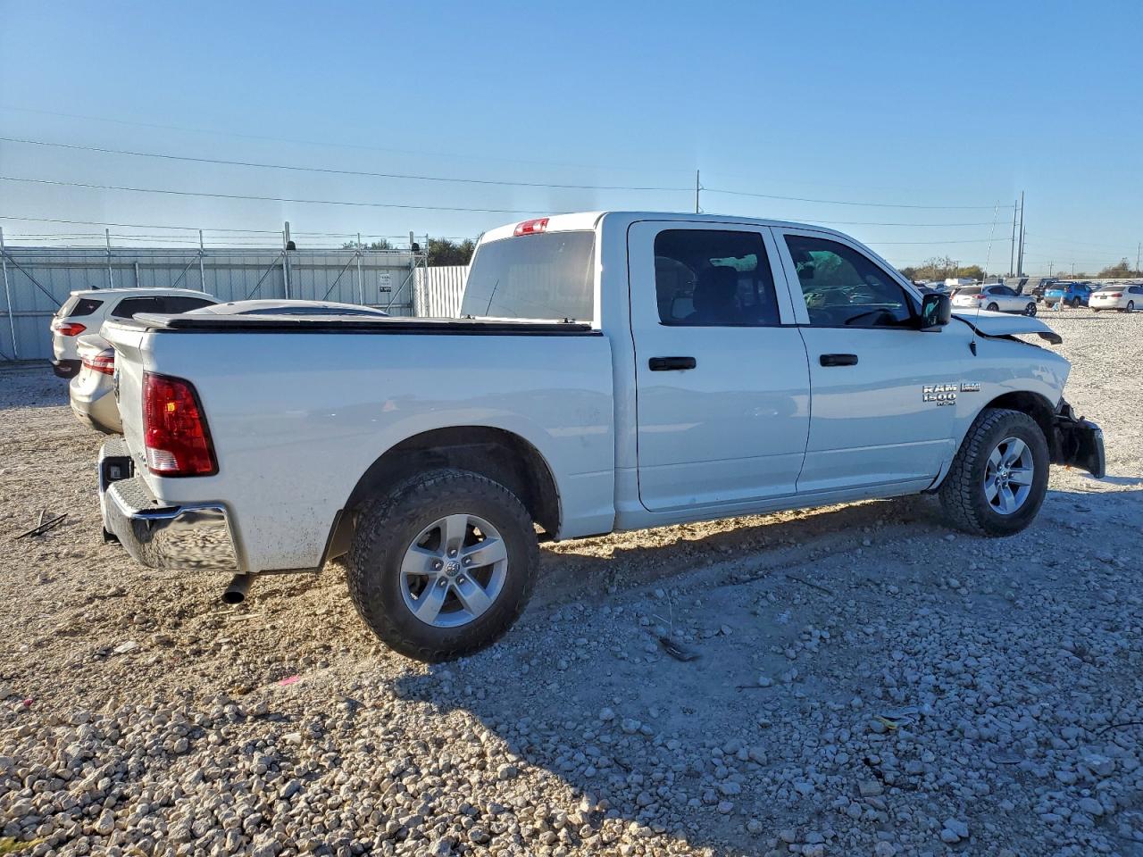 2023 RAM 1500 CLASSIC TRADESMAN photo 3