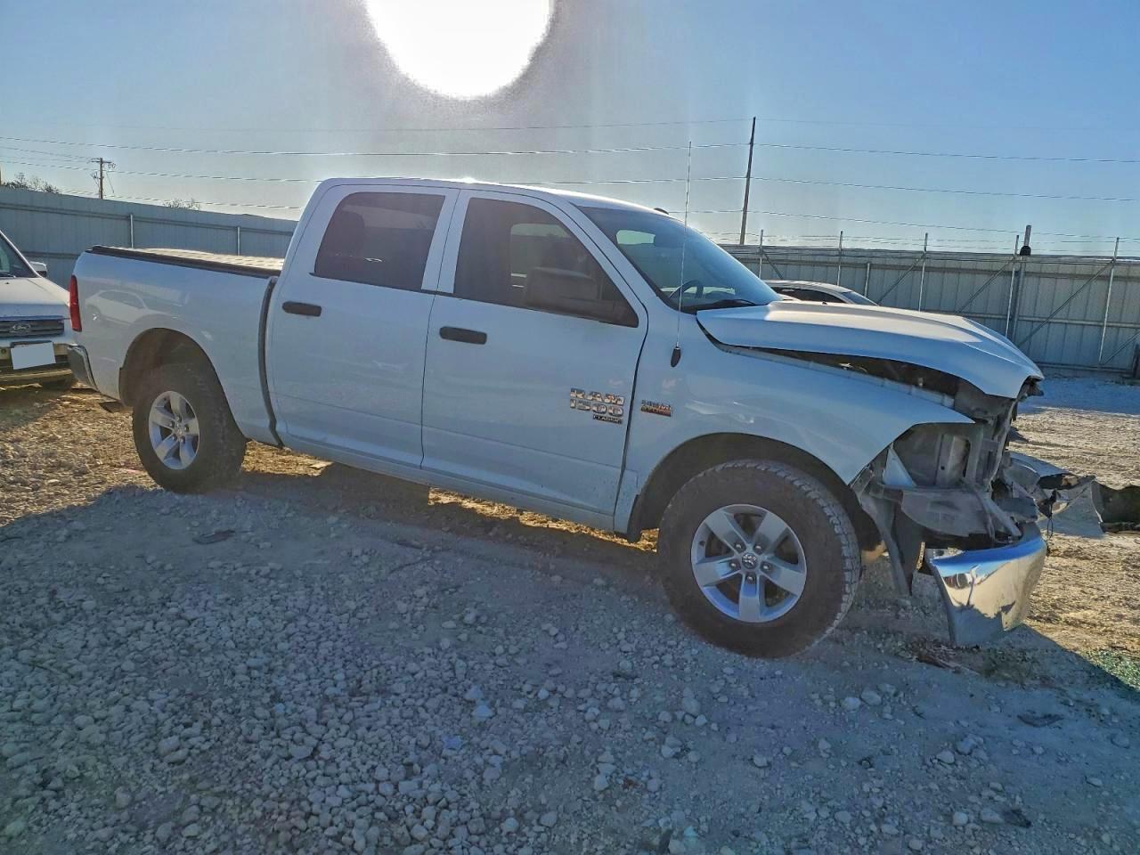 2023 RAM 1500 CLASSIC TRADESMAN photo 4