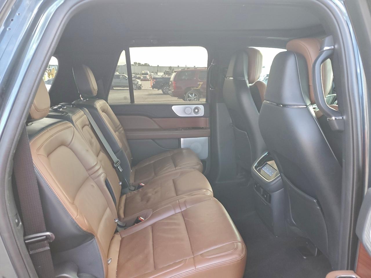 2022 LINCOLN NAVIGATOR L RESERVE photo 11