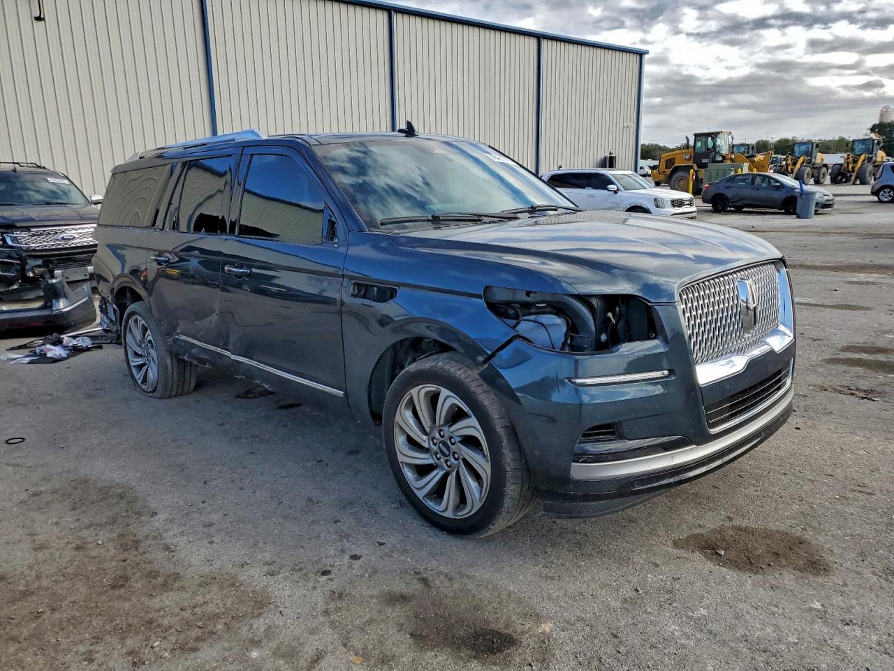 2022 LINCOLN NAVIGATOR L RESERVE photo 4
